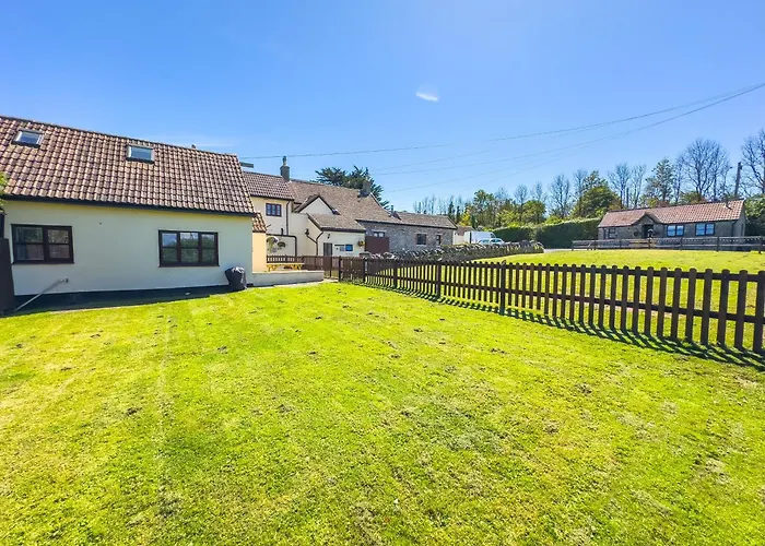 Snug, Dog Friendly, Country Cottage