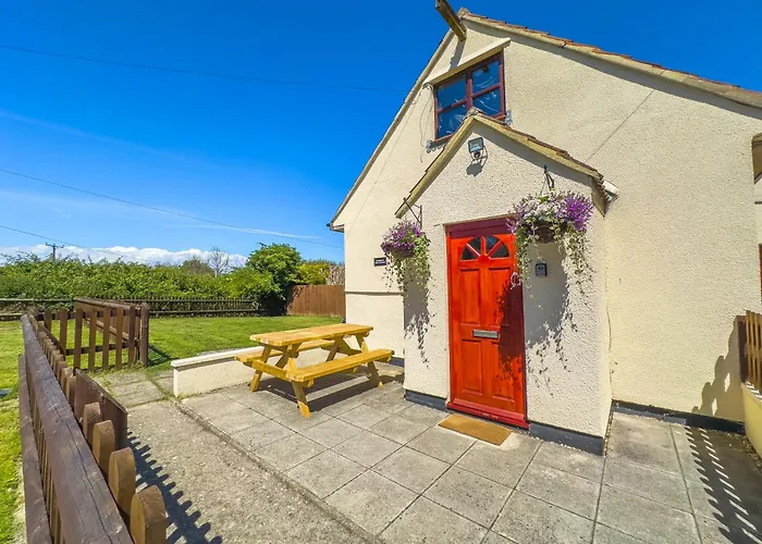 Snug, Dog Friendly, Country Cottage