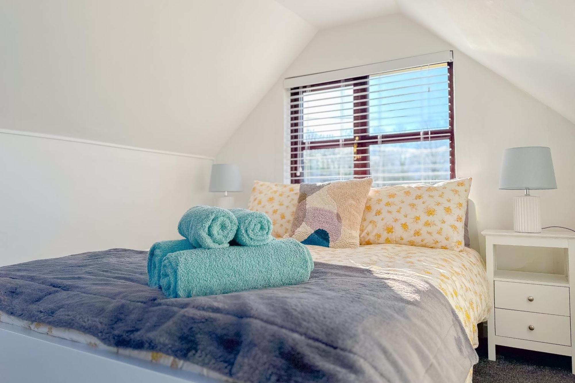 Snug, Dog Friendly, Country
