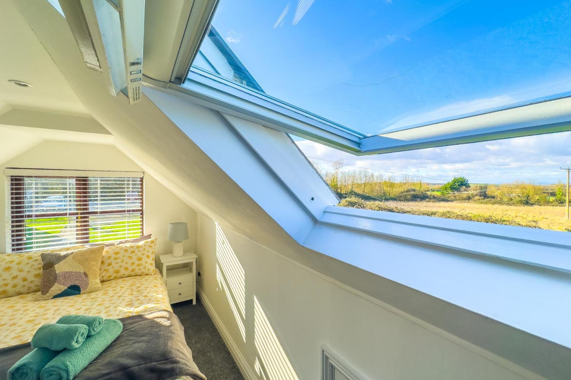 Snug, Dog Friendly, Country Holiday home *