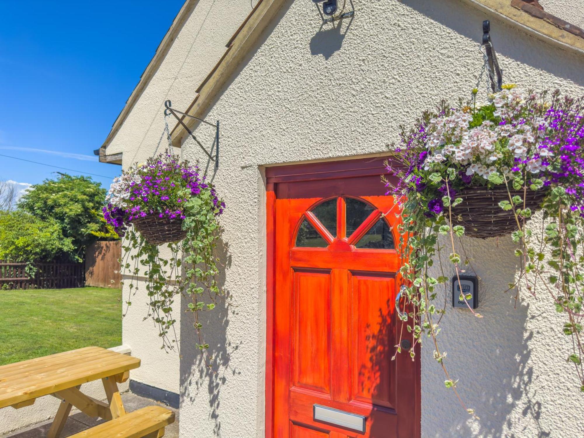 Snug, Dog Friendly, Country Holiday home *